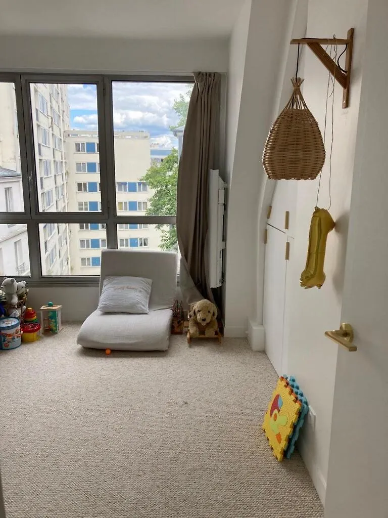 Beautiful Kids Friendly Apartment With Montmartre View パリ フランス